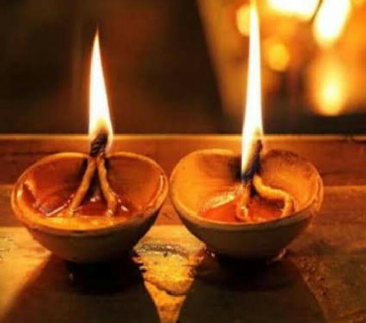 गलत तरीके से जलाए गए दीयों से हो सकता है भारी नुकसान